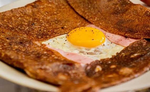 Galette, œuf, jambon, emmental