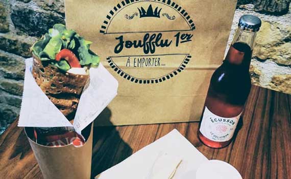 Bouteille de cidre, sac papier, galettes roulée